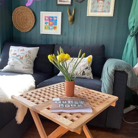 The Lodge - A Tranquil Escape Atworth Esterno foto