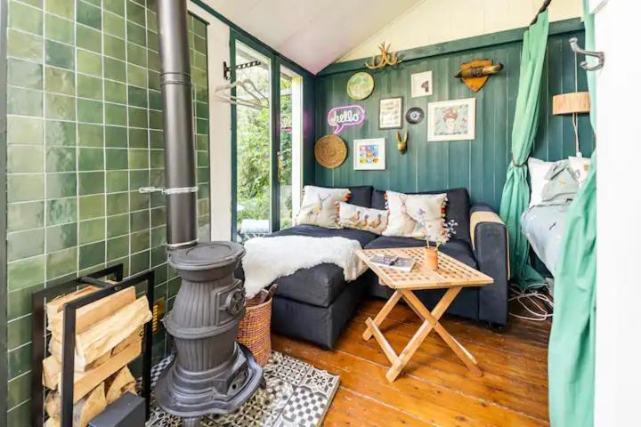 The Lodge - A Tranquil Escape Atworth Esterno foto