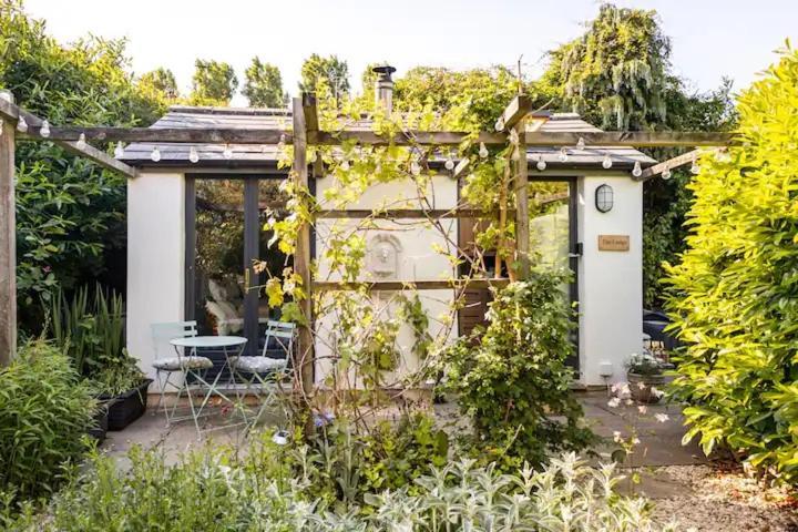 The Lodge - A Tranquil Escape Atworth Esterno foto