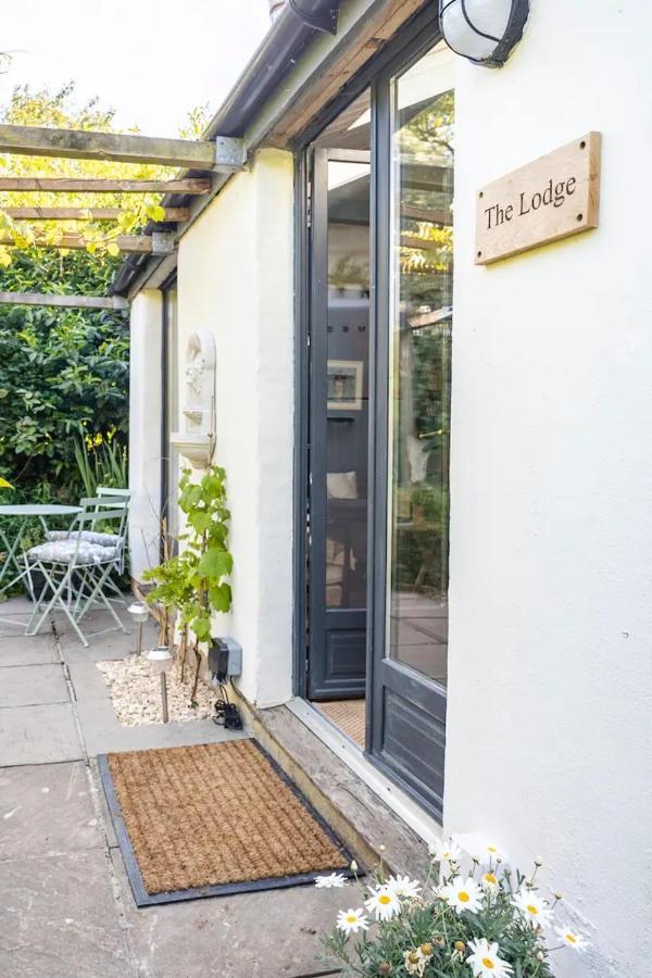 The Lodge - A Tranquil Escape Atworth Esterno foto