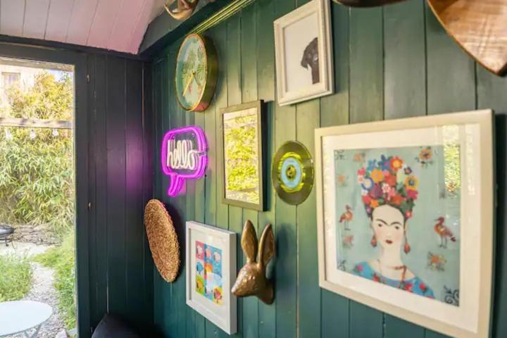 The Lodge - A Tranquil Escape Atworth Esterno foto